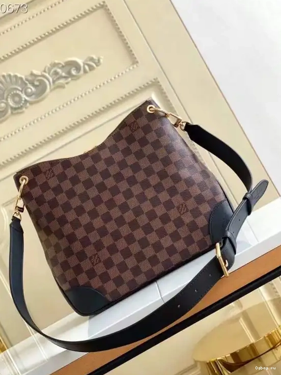 MM VUITTON LOUIS ODÉON 0219