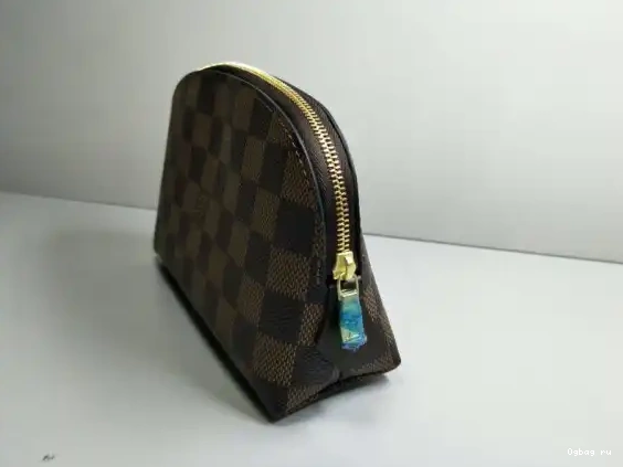 LOUIS VUITTON POUCH COSMETIC 0213