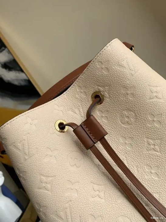 NEONOE LOUIS MM VUITTON 0318