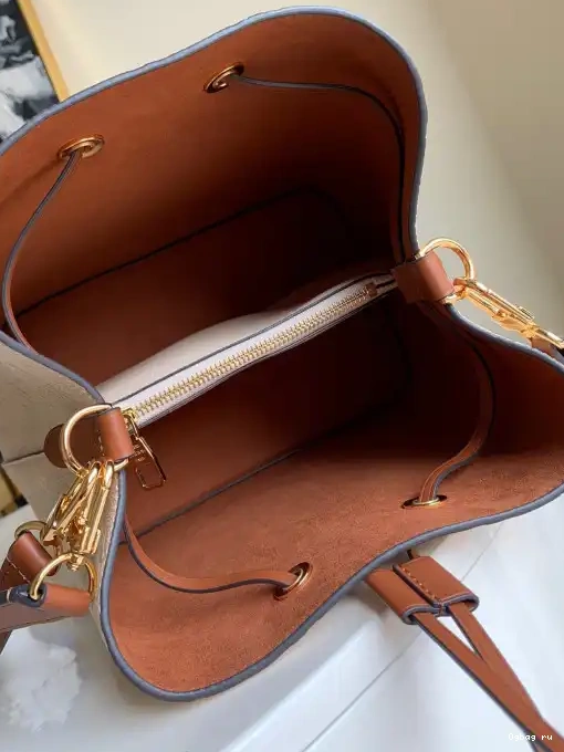 NEONOE LOUIS MM VUITTON 0318