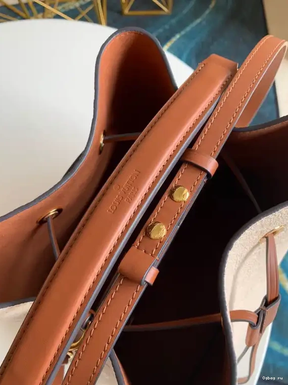 NEONOE LOUIS MM VUITTON 0318