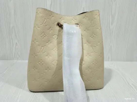 NEONOE LOUIS MM VUITTON 0318