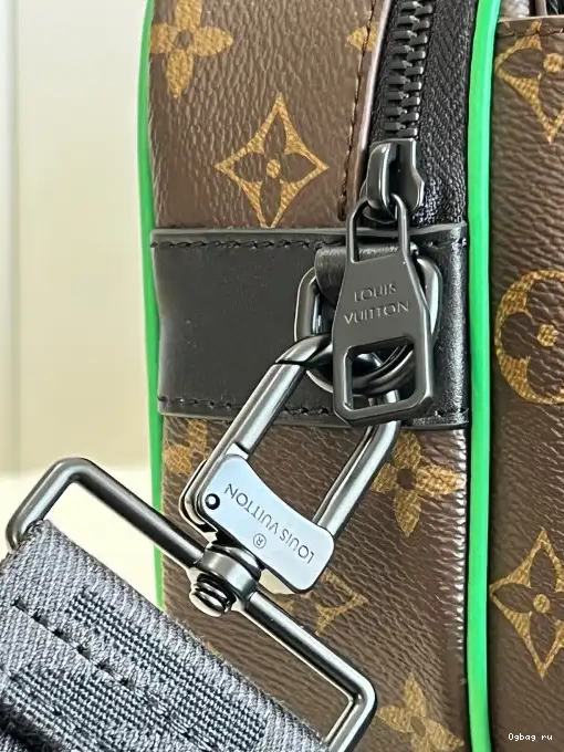 VUITTON LOUIS MESSENGER S LOCK 0318