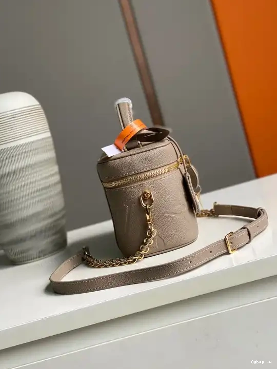 LOUIS VUITTON PM VANITY 0319