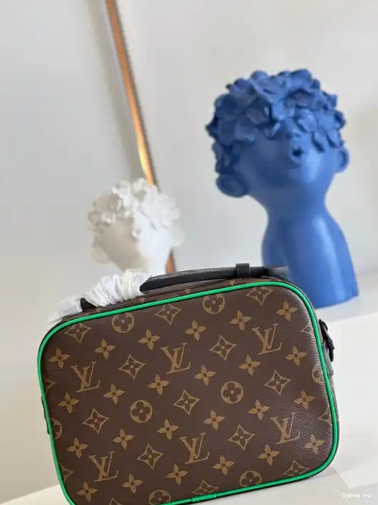 VUITTON LOUIS MESSENGER S LOCK 0318